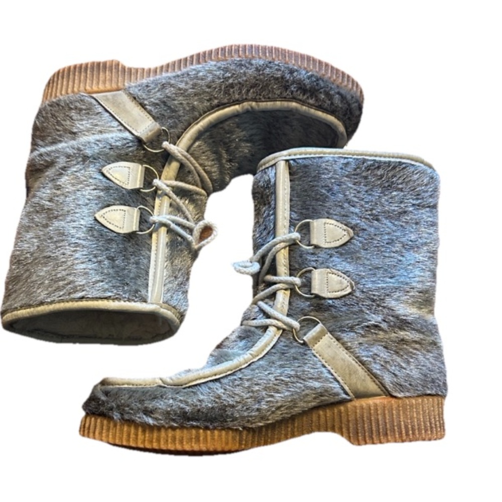 Cozy Gray Winter Boots with Faux Fur